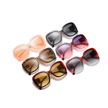 2020 Low MOQ Hot Selling Women Fashion Sunglasses with Metal